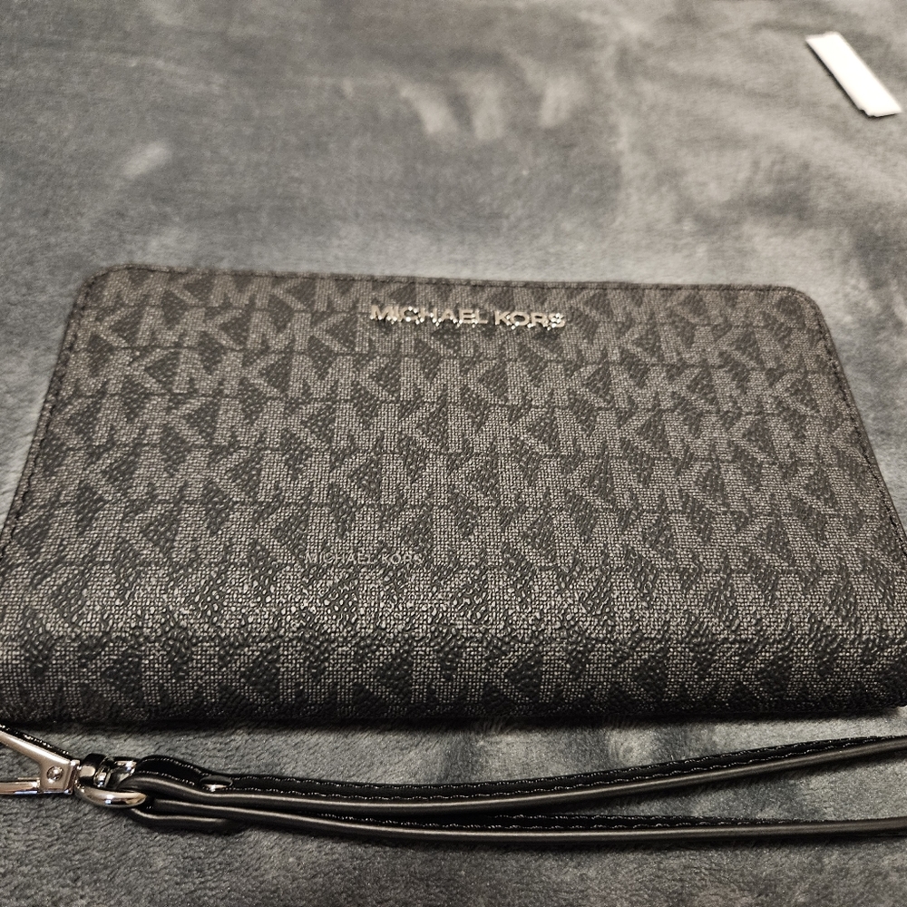 Michael Kors Jet Set Large Multi Function Phone Case